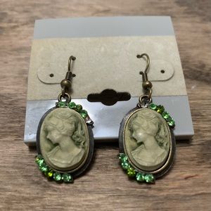 Vintage Style Cameo Dangling Earings With Stone Settings